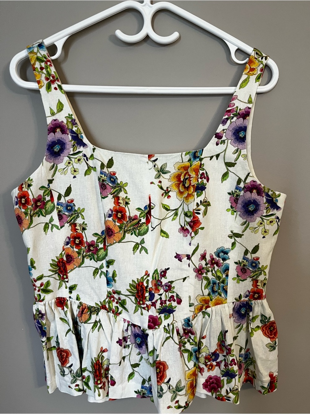 Avec Les Filles Floral Peplum Sleeveless Top โ White Multicolour โ Back Zip